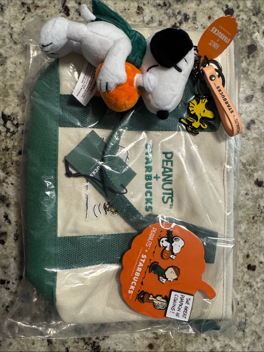 Peanuts x Starbucks Kids Green & Cream Snoopy Tote Bag with Plush Keychain SET
